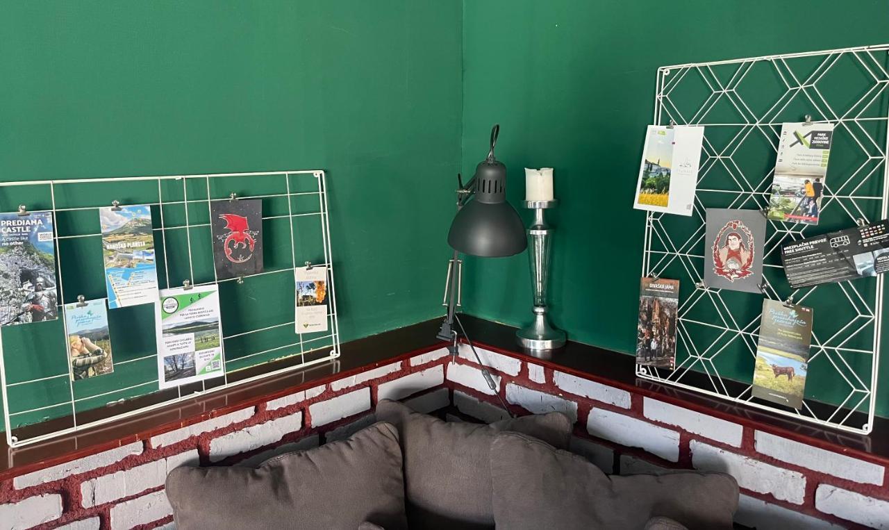 Eagle'S Nest Hostel بوستوينا المظهر الخارجي الصورة