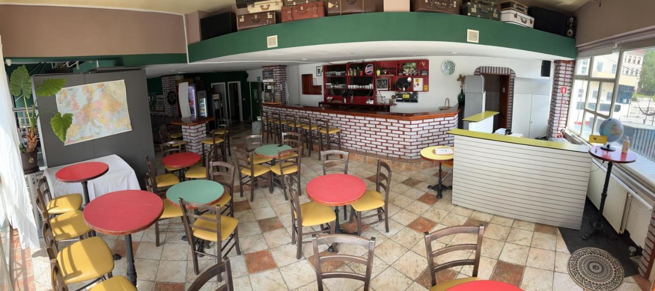 Eagle'S Nest Hostel بوستوينا المظهر الخارجي الصورة