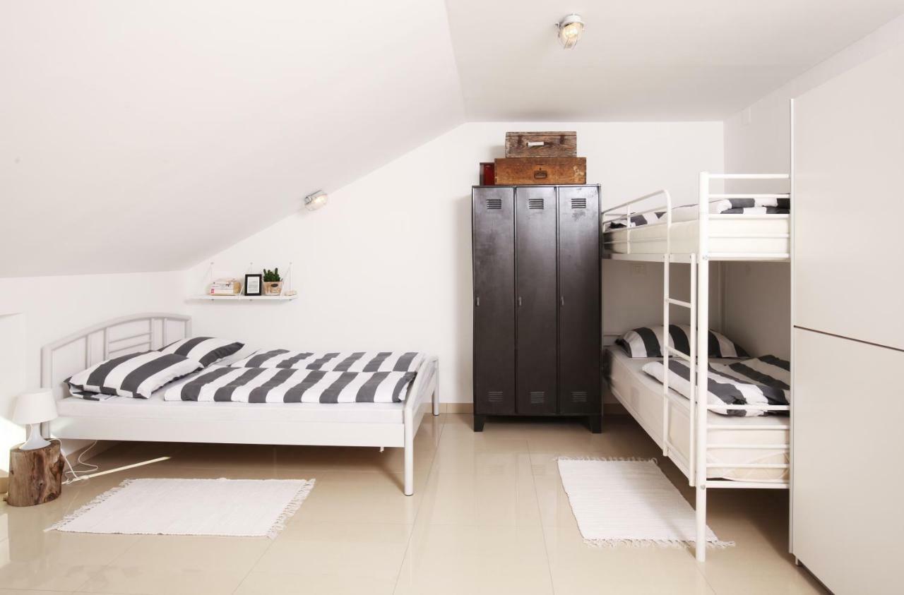 Eagle'S Nest Hostel بوستوينا المظهر الخارجي الصورة