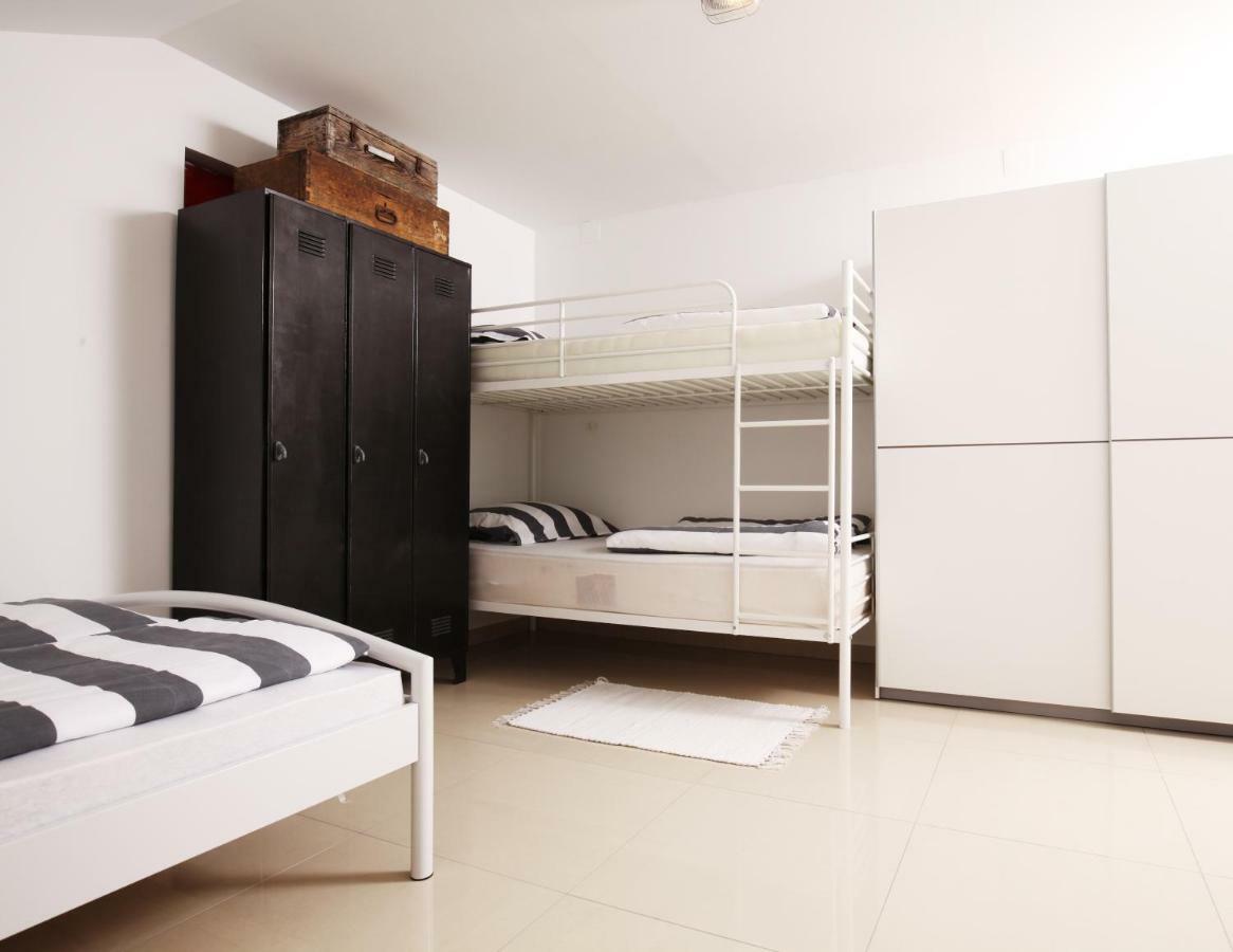 Eagle'S Nest Hostel بوستوينا المظهر الخارجي الصورة