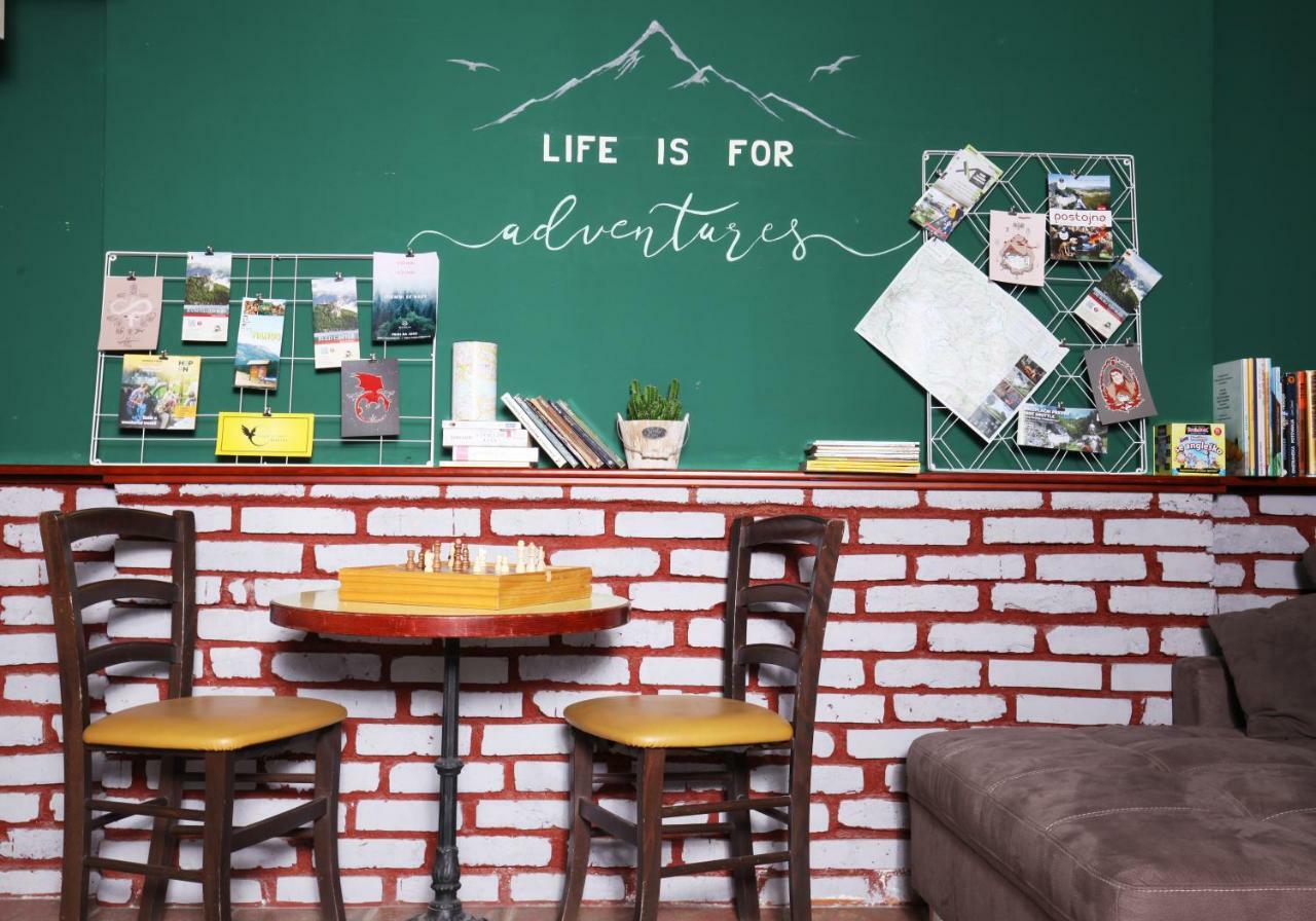 Eagle'S Nest Hostel بوستوينا المظهر الخارجي الصورة